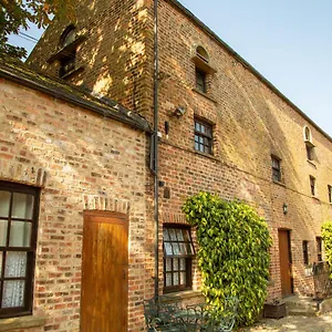 apartment-two-the-carriage-house-york.yorkshirehotels.net/